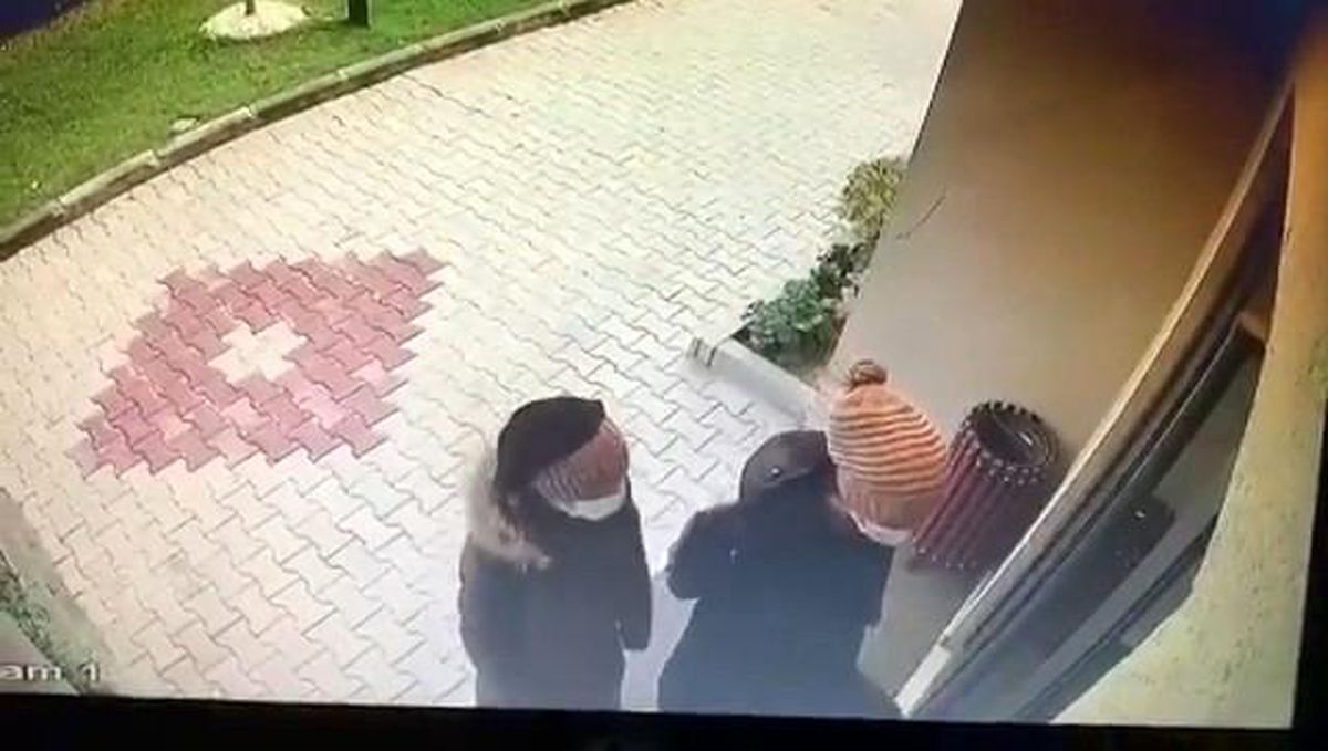 Bursa\'da evin kapısını kartla açtılar, binlerce lira çalıp kayıplara karıştılar