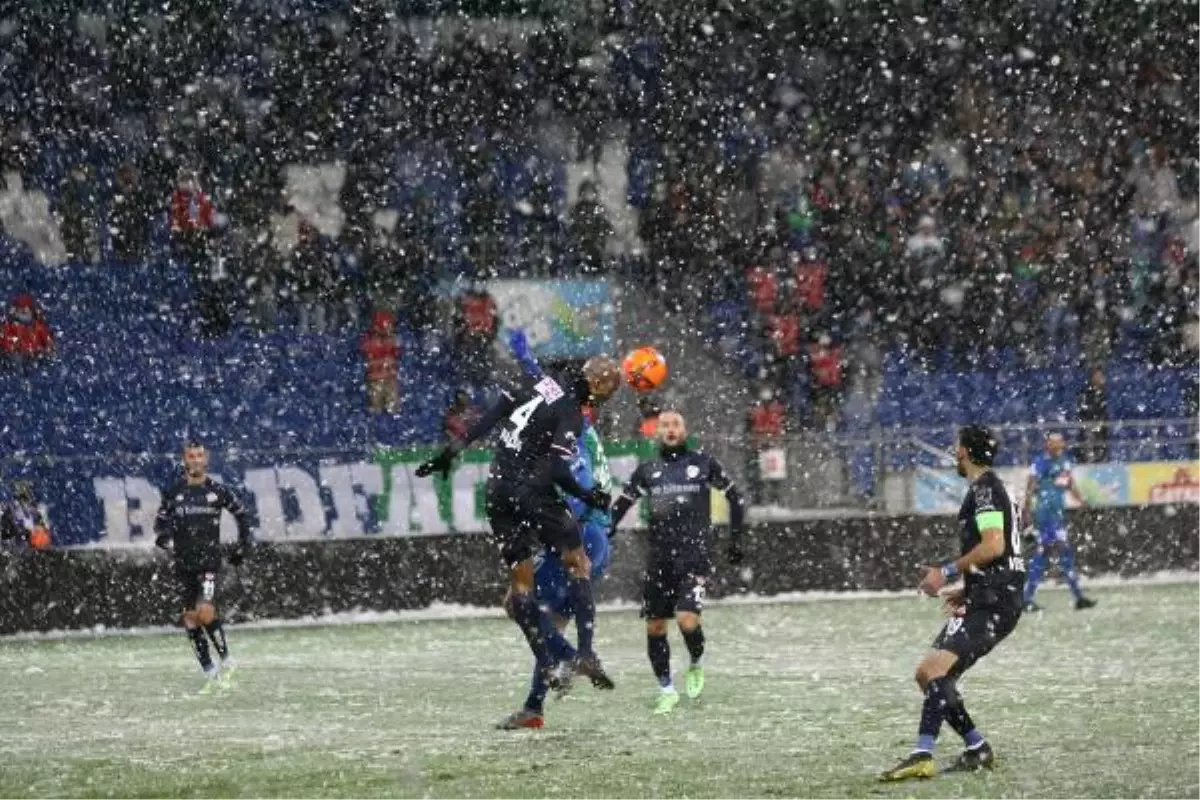 Çaykur Rizespor-Fraport Tav Antalyaspor maçına kar engeli