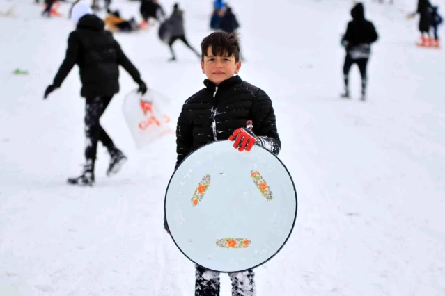 Çocukların 'Beleştepe'de kar keyfi