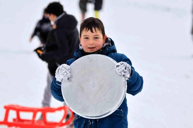 Çocukların 'Beleştepe'de kar keyfi