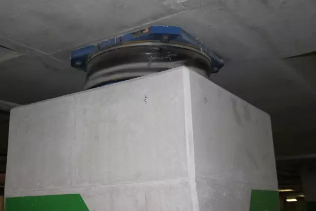 Deprem izolatörü şiddeti yarı yarıya az hissettiriyor