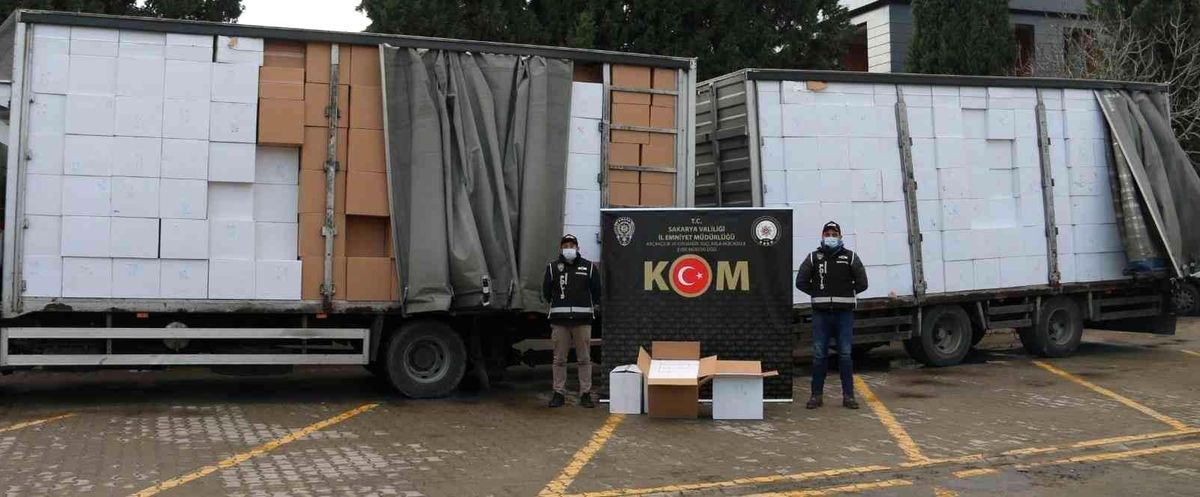 Durdurulan tırda 14 milyon 690 bin adet makaron ele geçirildi