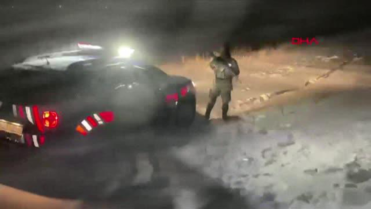 ELAZIĞ\'DA 547 KÖY YOLU KARDAN KAPANDI; MAHSUR KALANLAR KURTARILDI