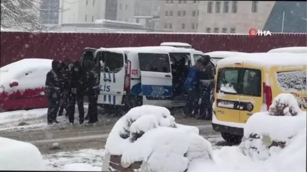 Son dakika haber: Elazığ'da akıllara durgunluk veren hırsızlık olayı... Polisi karşılarında görünce ellerindeki televizyonu bırakıp kaçmaya çalıştılar