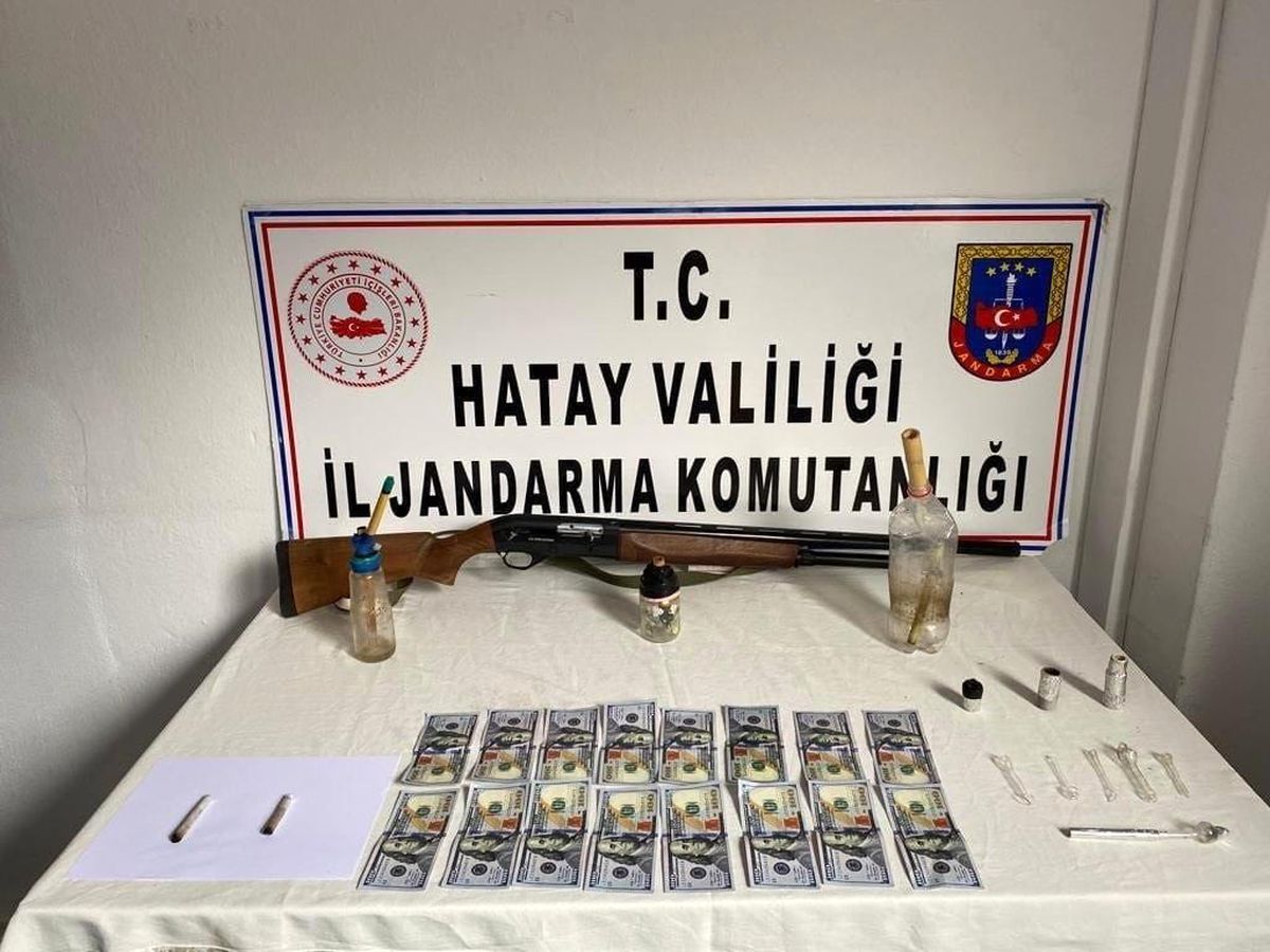 Hatay\'da uyuşturucu operasyonunda sahte para çıktı