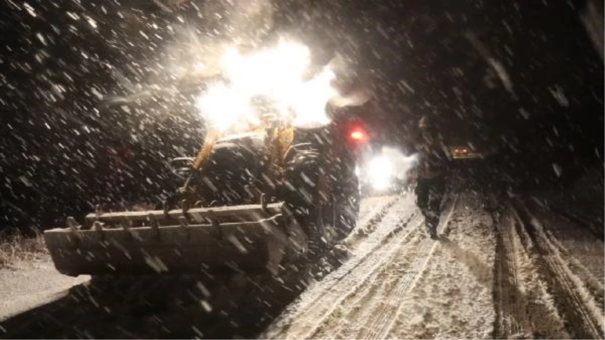 İdlib ve Afrin'de çadırlar su ile doldu