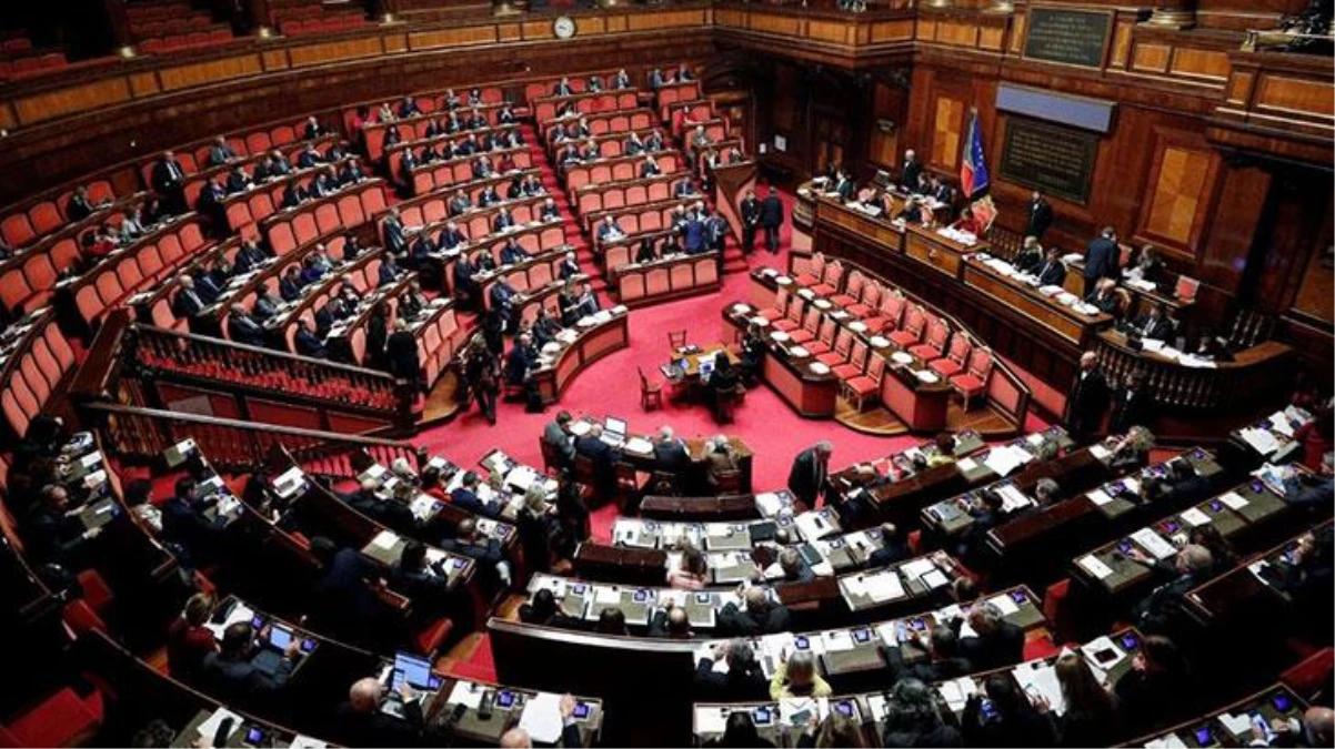 İtalyan Meclisi\'nde ekranda bir anda cinsel içerikli film oynamaya başladı