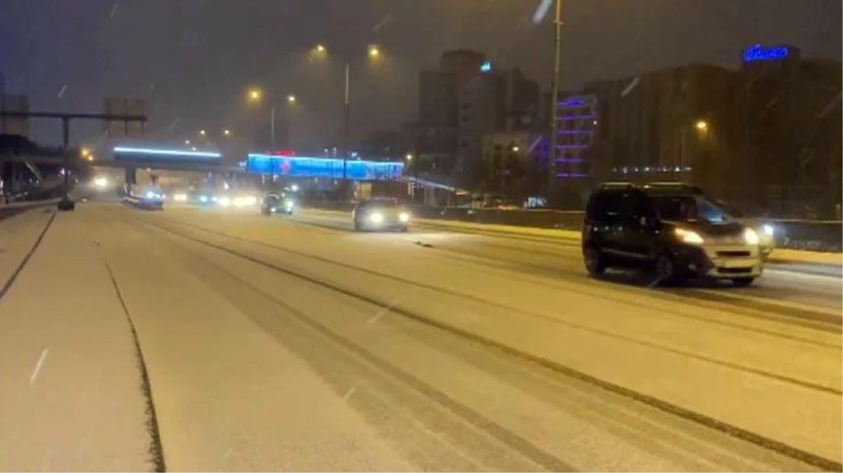 İstanbul bembeyaz! Meteoroloji uyarmıştı, kar yağışı İstanbul\'da etkili oluyor
