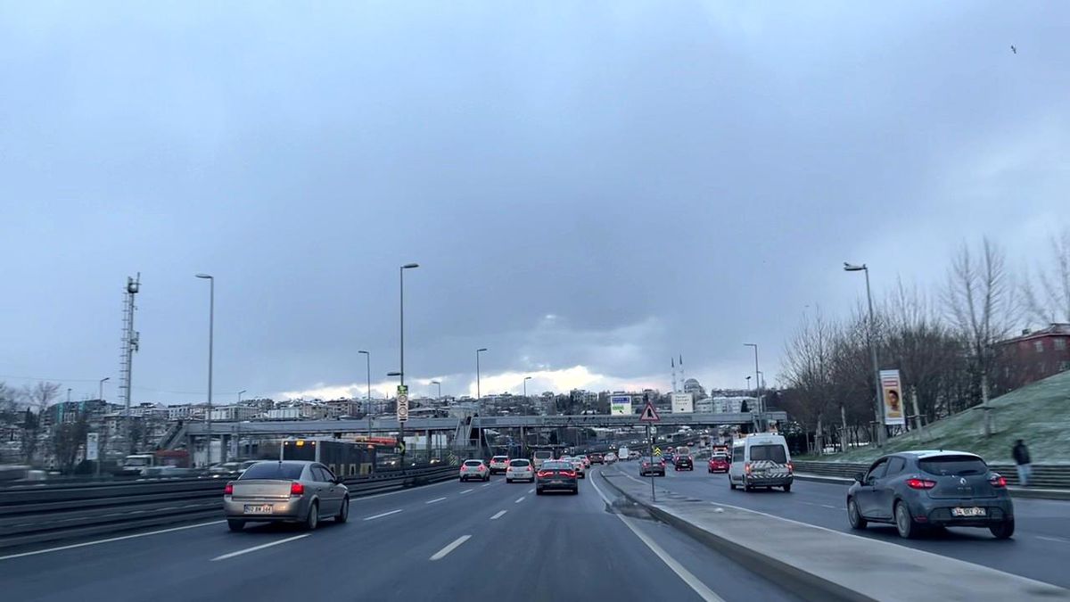 Kar yağışı İstanbul\'da trafiği olumsuz etkilemedi