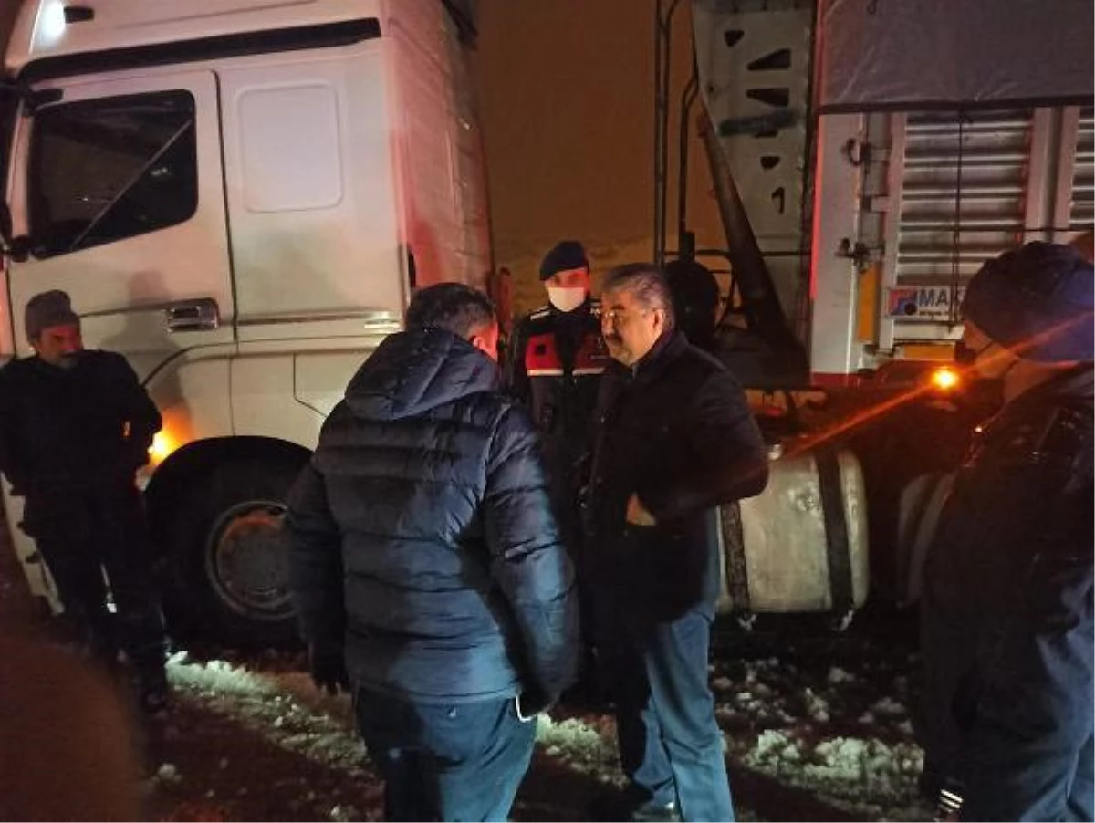 KARDAN KAPANAN TARSUS-ADANA-GAZİANTEP YOLUNDA ARAÇ KUYRUĞU DRONLA GÖRÜNTÜLENDİ