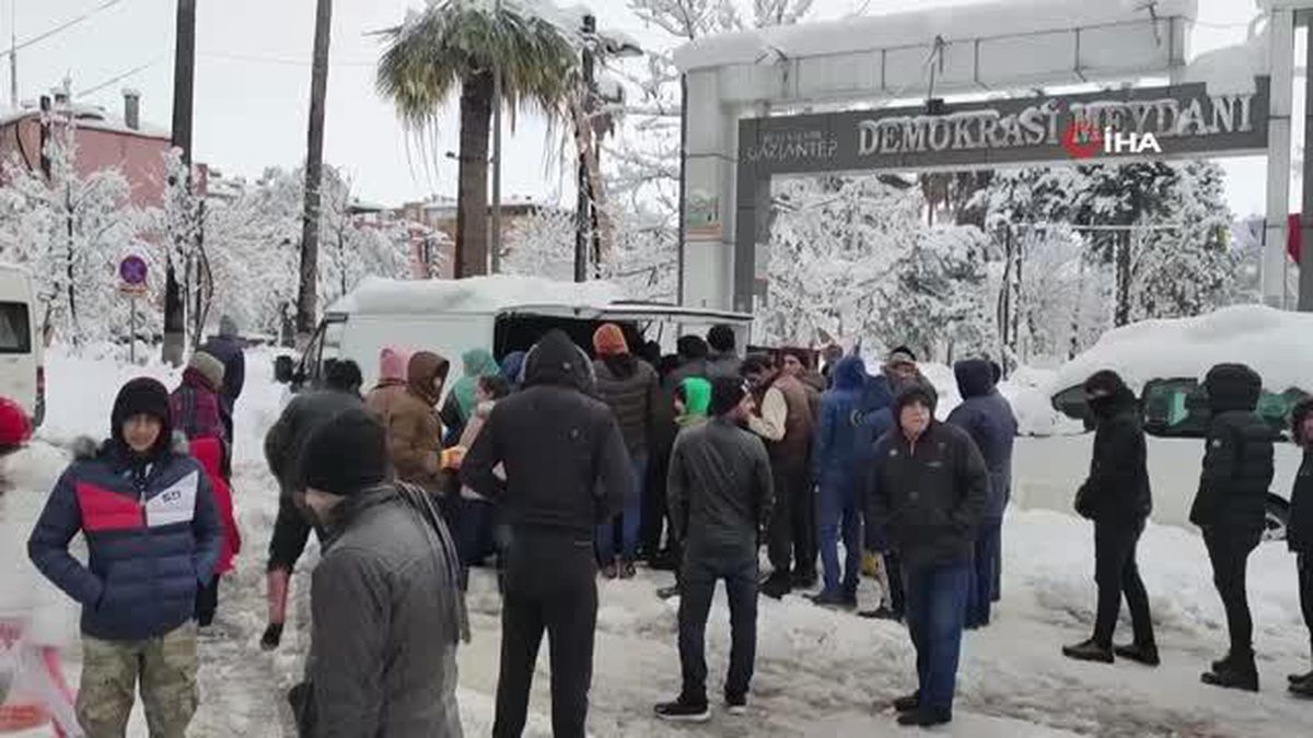 Karın ardından ekmek kuyruğu