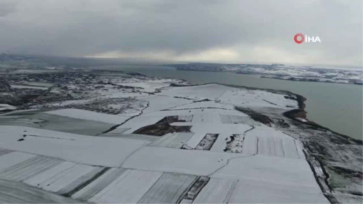 Son dakika haberleri | Karla kaplanan Büyükçekmece Gölü\'nün çevresi görüntülendi