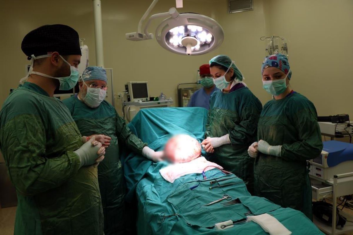 Karnından 10,5 kilo kitle çıkarılan genç kadın konuştu