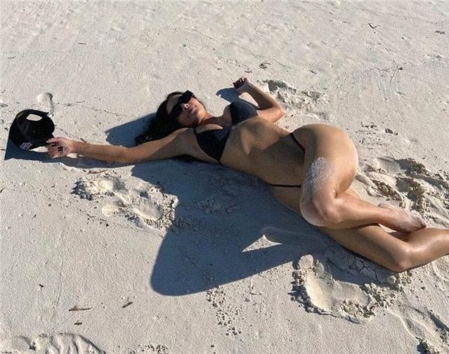 Kim Kardashian'ın kumsal fotoğrafları beğeni topladı