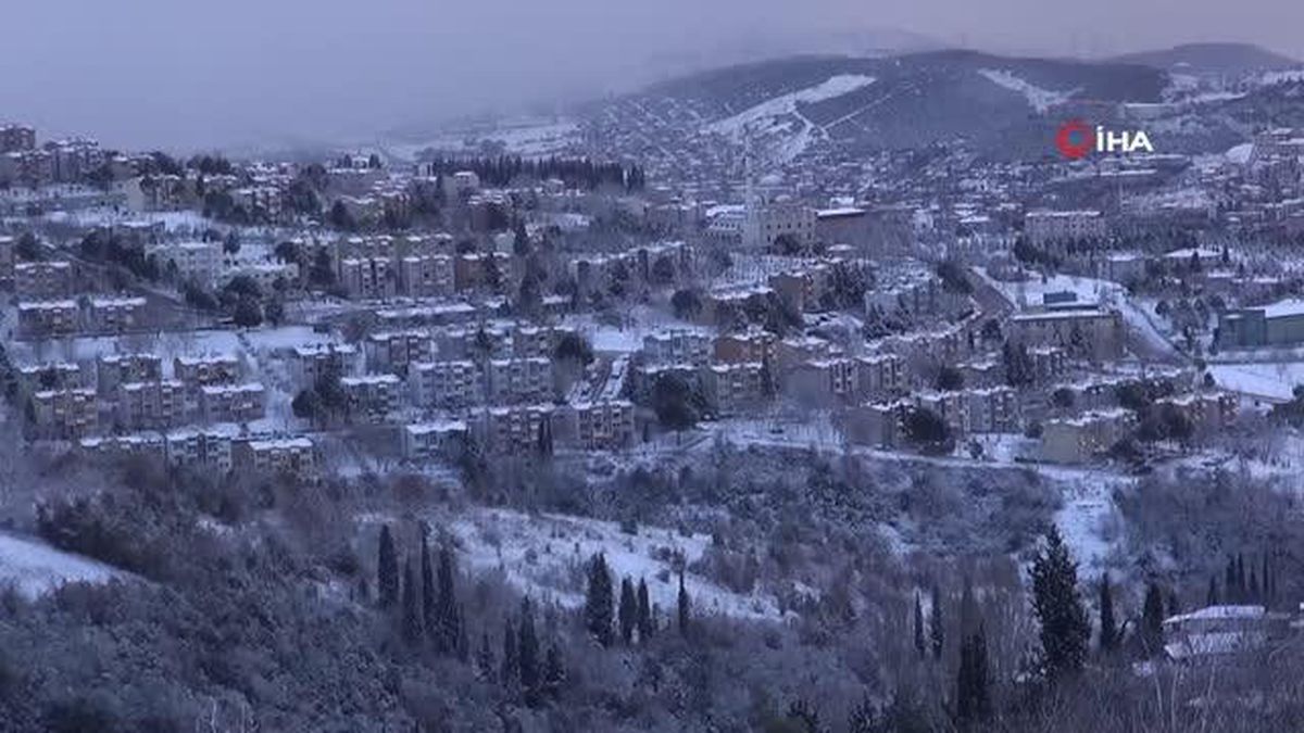Kocaeli'de kar yağışı etkili oluyor