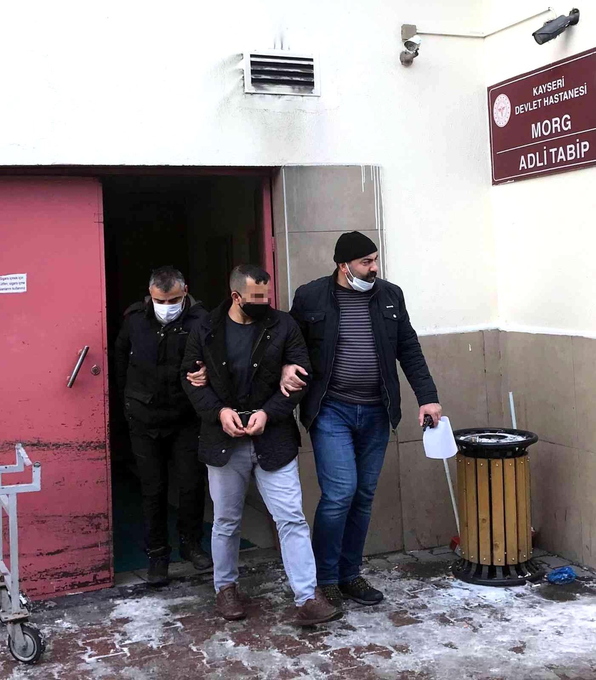 Mahkeme çıkışı bir kişiyi öldüren şahıs adliyeye sevk edildi