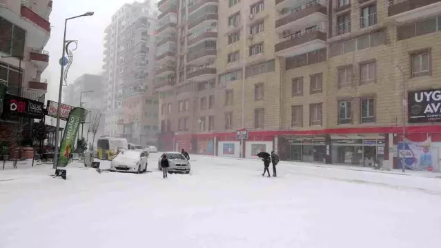 Mardin beyaza büründü