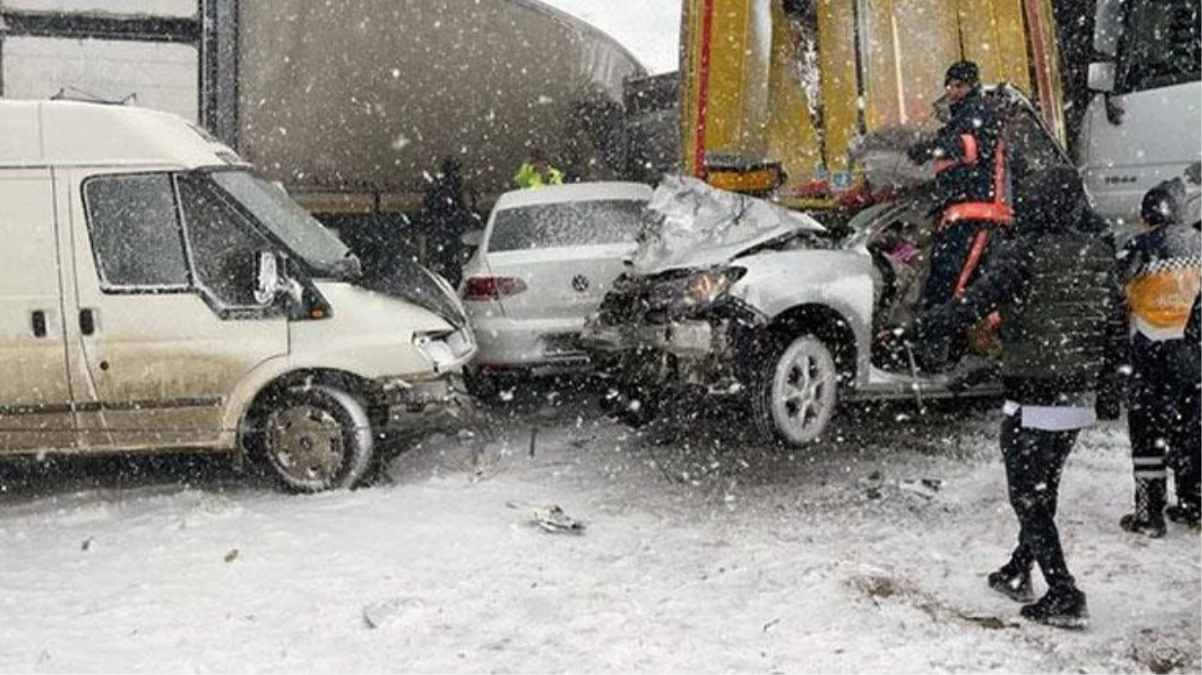 Mardin\'de 10 araç birbirine girdi: 3 kişi öldü, 12 kişi yaralandı