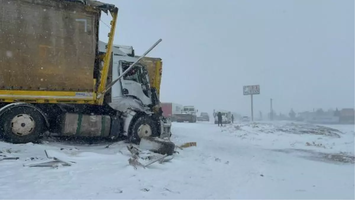 Mardin'de zincirleme kaza; 3 ölü, 10 yaralı
