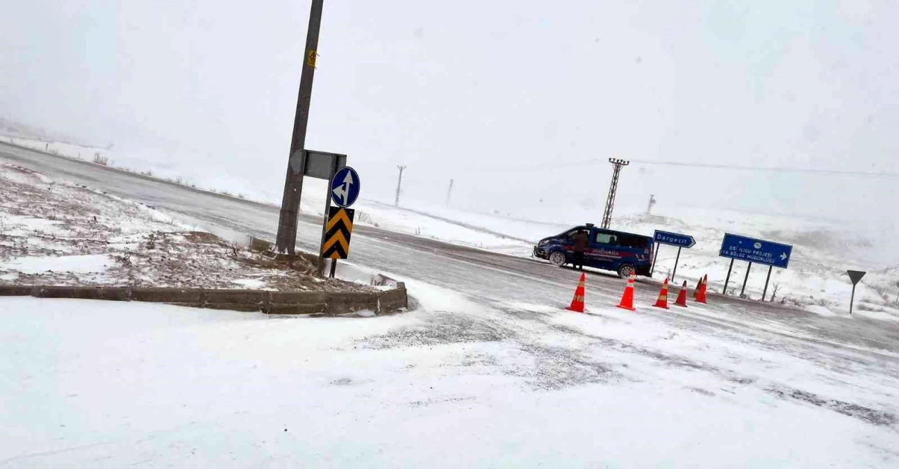 Midyat\'ta bazı yollar araç trafiğine kapatıldı