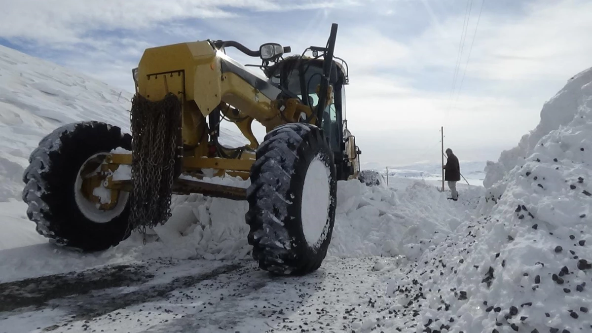 Muş\'ta kar nedeniyle 266 köy yolu ulaşıma kapandı