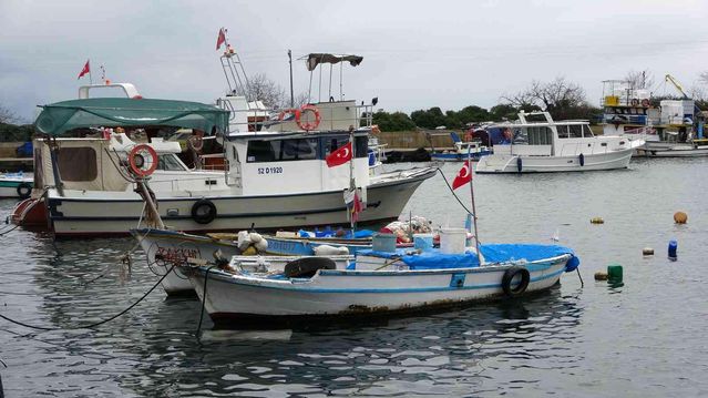 Olumsuz hava balıkçıları vurdu, fiyatlar yükseldi