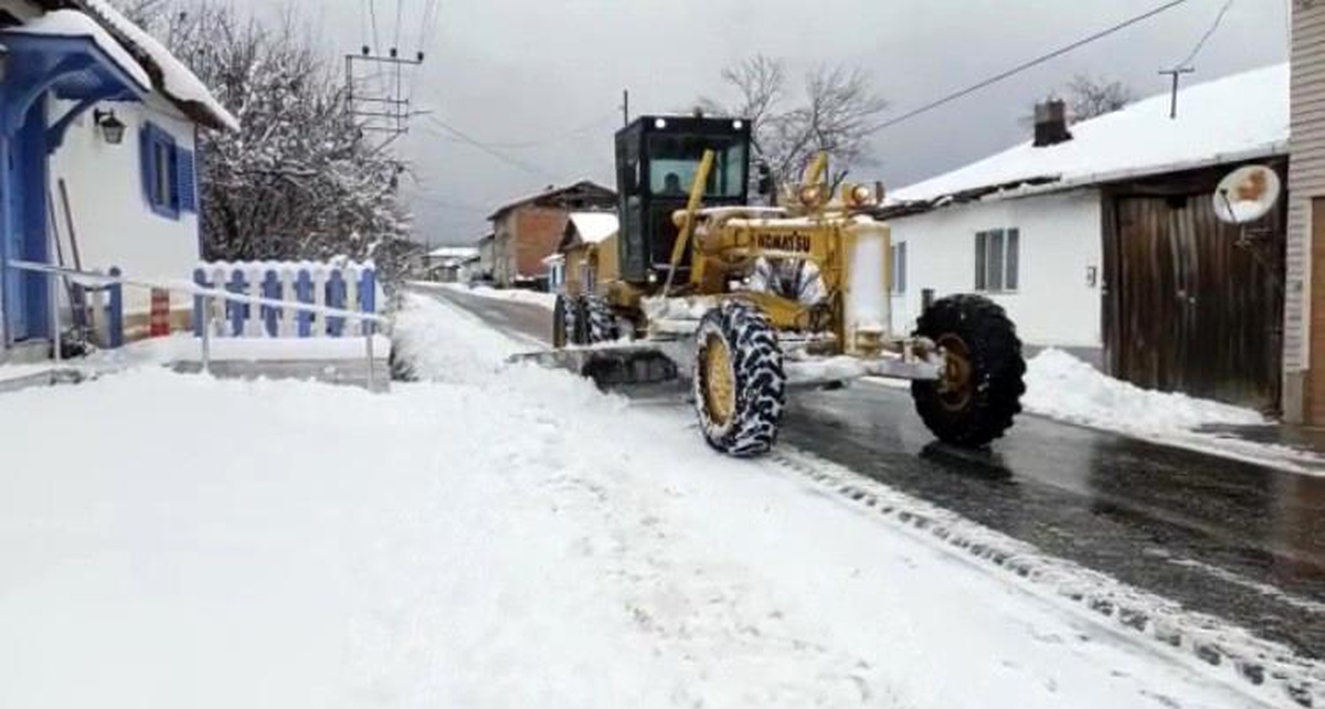 Pazaryeri\'ni Bursa\'ya bağlayan Ahı Dağı\'nda karla mücadele çalışmaları