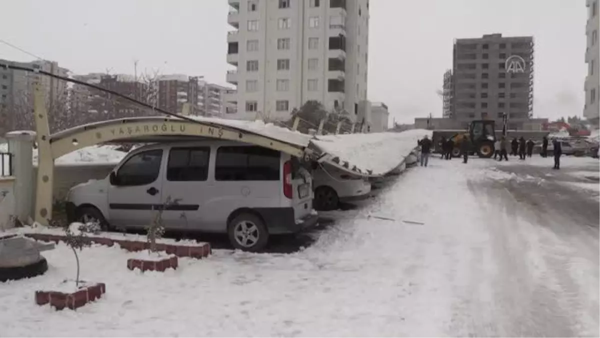 ŞANLIURFA - Kar yağışı nedeniyle demir çatı çöktü