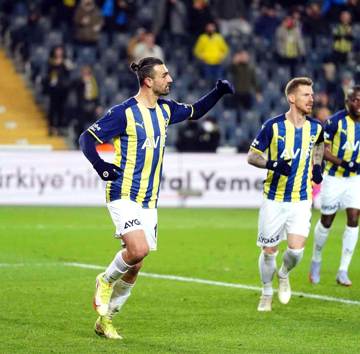 Fenerbahçe geriden gelerek kazandı