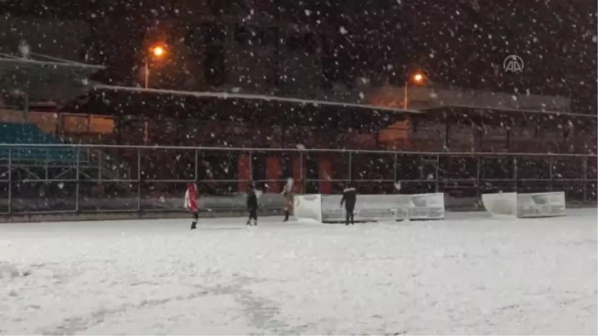 Silopi'de kar yağışı etkili oluyor