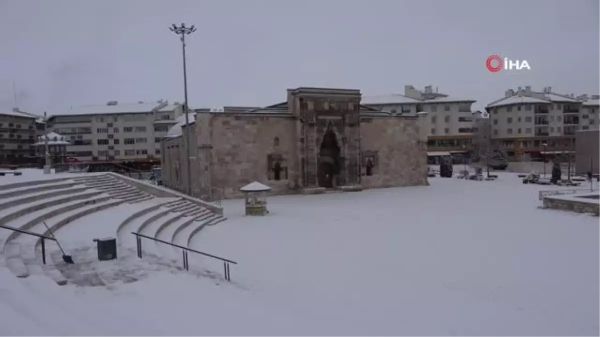 Sivas kar altında kaldı