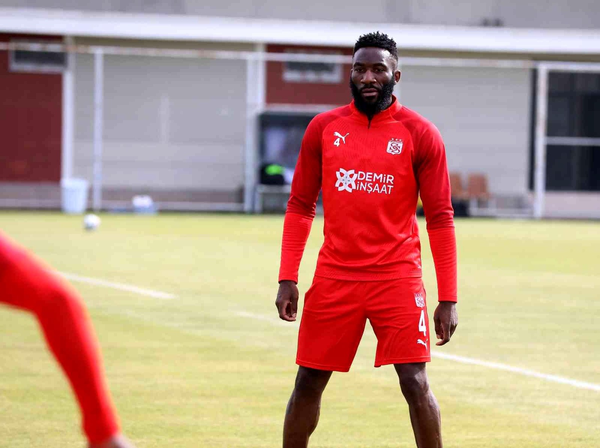 Sivasspor\'da Aaron Appindangoye 354 gün sonra forma giydi