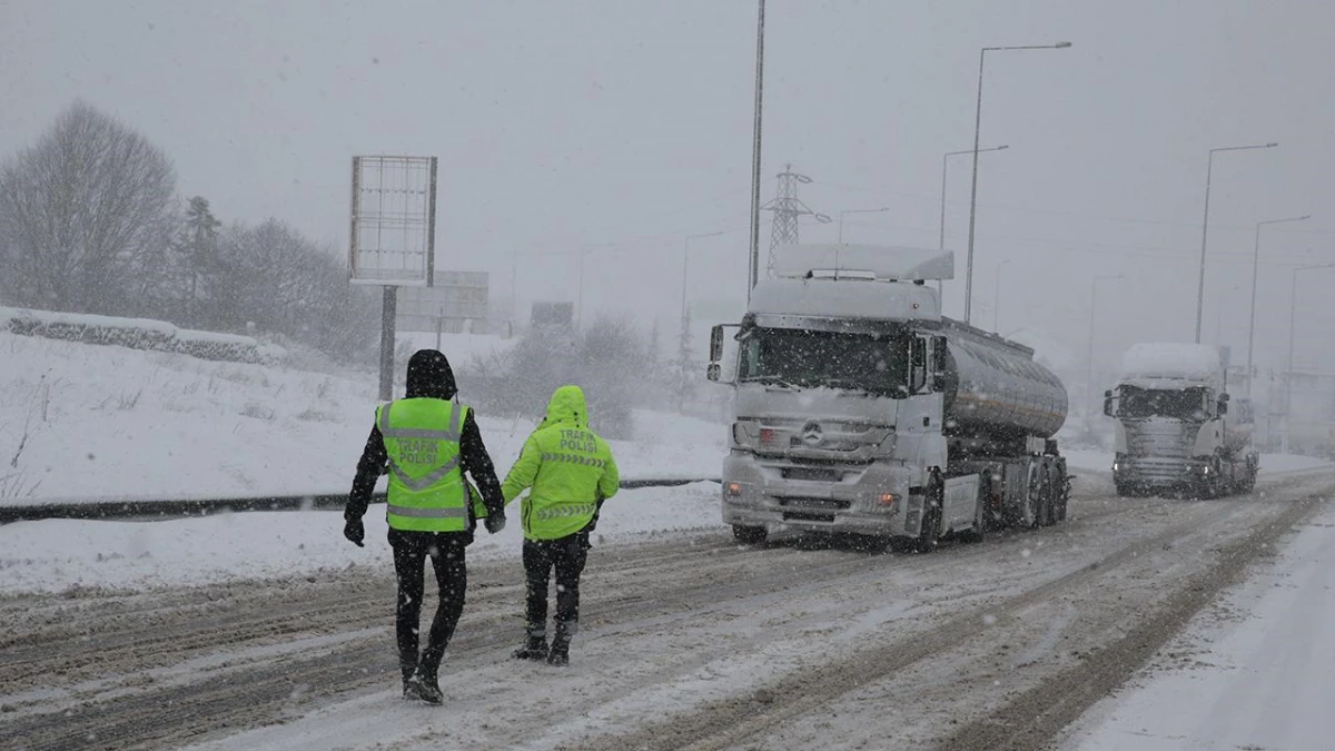 Son Dakika: Türkiye\'nin kar yağışıyla imtihanı! Birçok ilde hayat olumsuz etkilendi, vatandaşlar mahsur kaldı