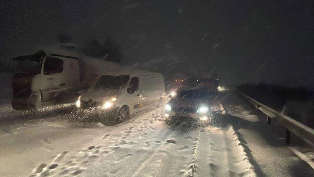 Kar nedeniyle Tarsus-Adana-Gaziantep otoyolu kapandı! 7 bin kişi mahsur kaldı 2 bin kişi kurtarıldı