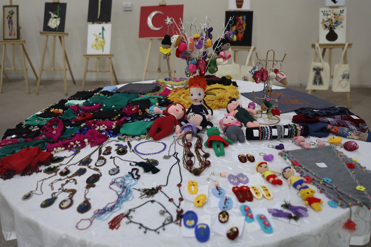 Tekirdağ\'da kadın ve engelli 300\'e yakın kursiyerin el emeği çalışmalar sergilendi