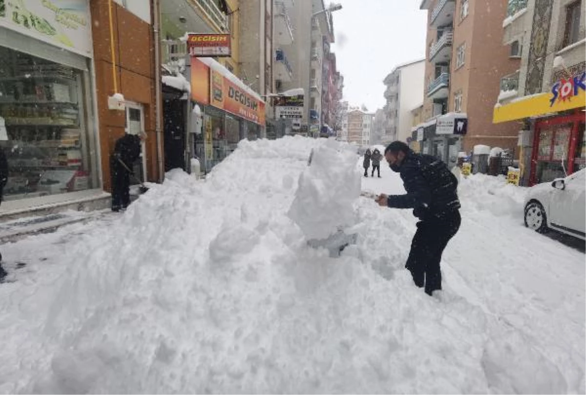 TUNCELİ\'DE 342 KÖY VE 907 MEZRAYA ULAŞIM YOK; KAR KALINLIĞI 70 SANTİM