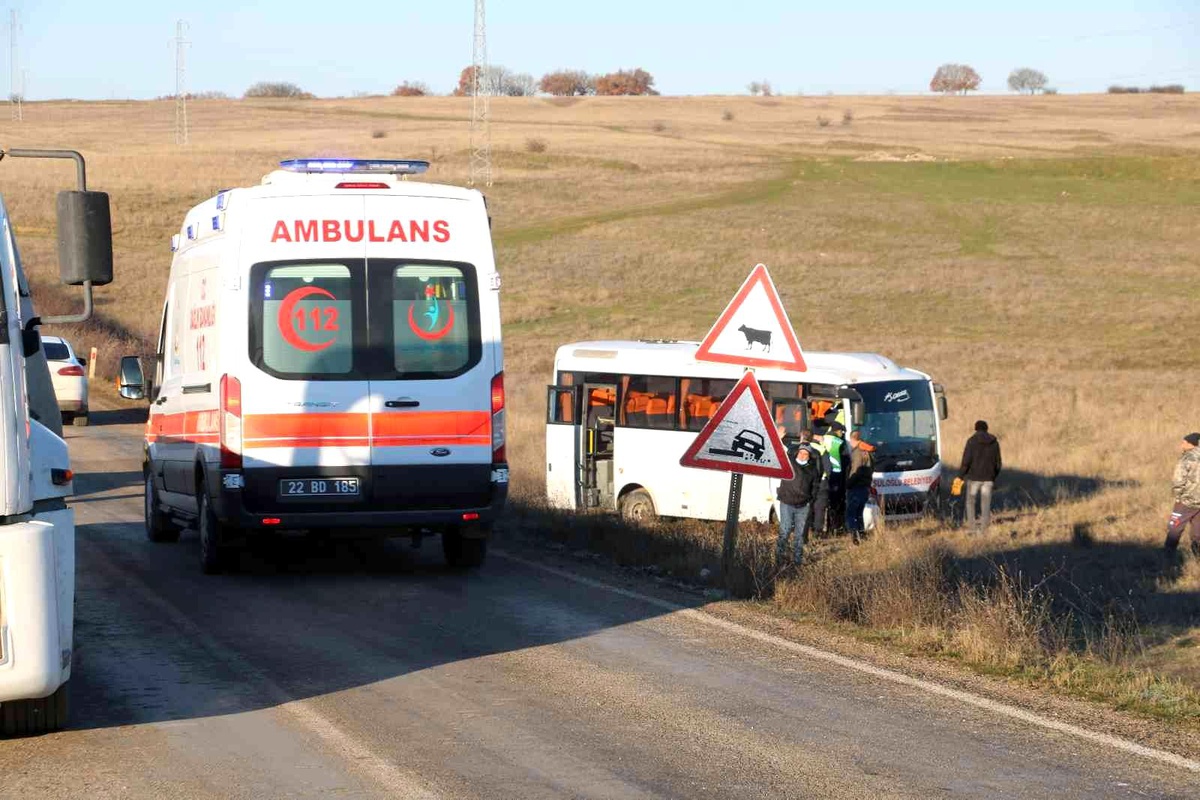 Yolcu otobüsü tarlaya uçtu: 8 yaralı