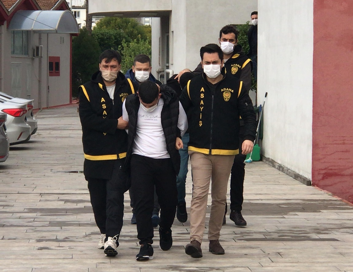 Adana\'da yakalanan iki hırsızlık zanlısı tutuklandı