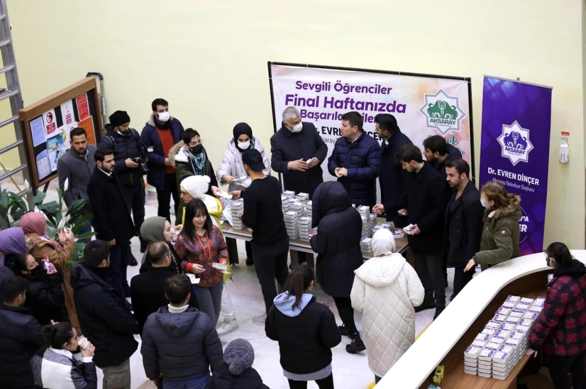Aksaray Belediyesinden final haftasında öğrencilere çorba ve tatlı ikramı