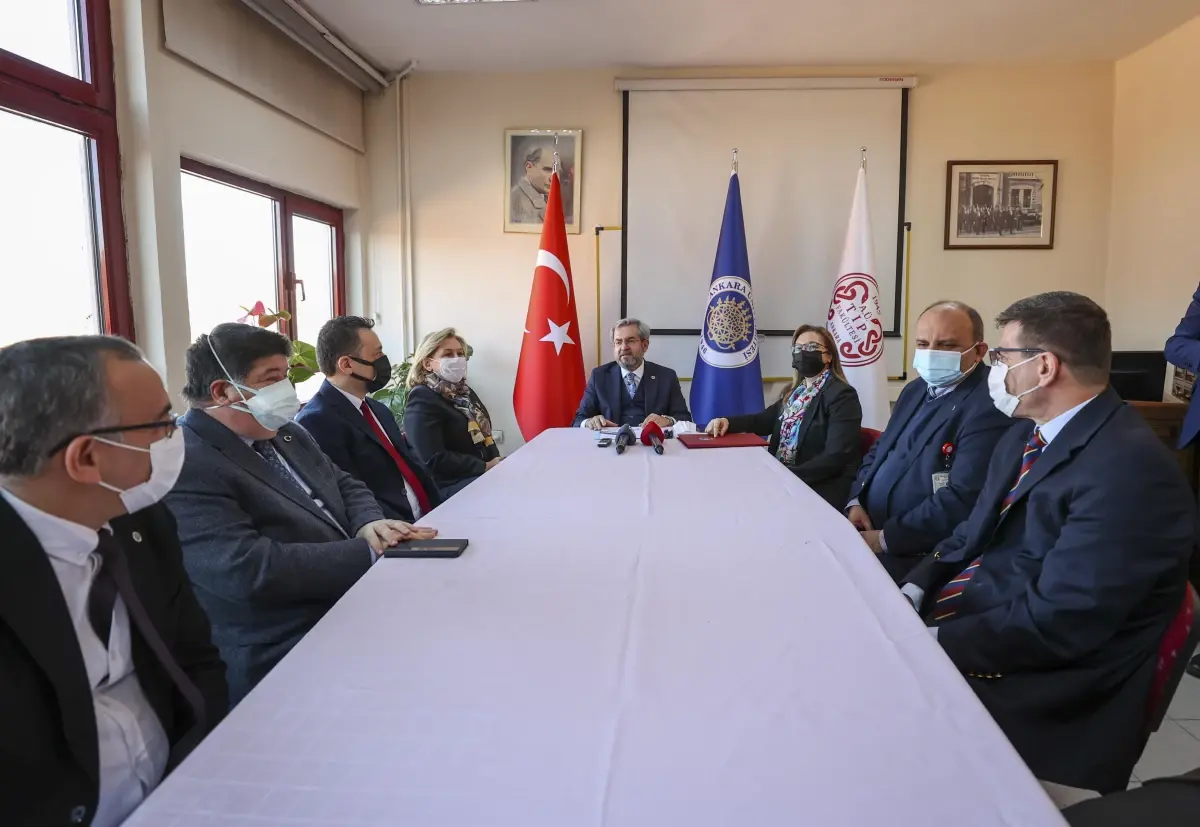 Ankara Üniversitesi ilk ilaç ruhsatını "Ankükolin"le aldı