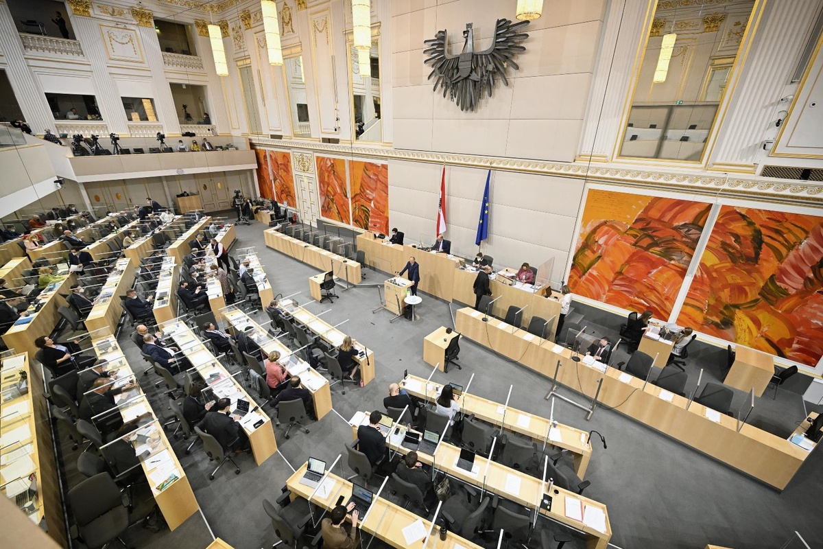 Avusturya Parlamentosu\'ndan zorunlu Covid-19 aşısına onay