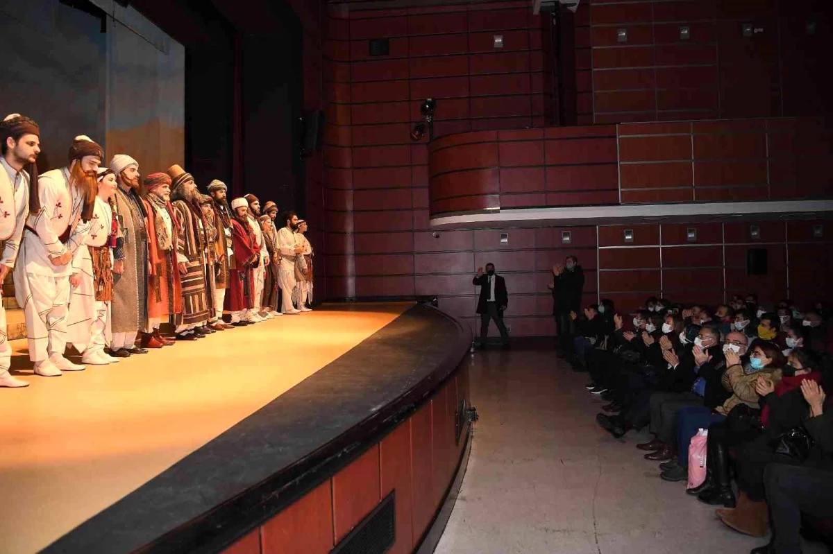 Başkan Büyükkılıç, devlet tiyatrosunda \'Hacı Bektaş\' tiyatro oyununu izledi