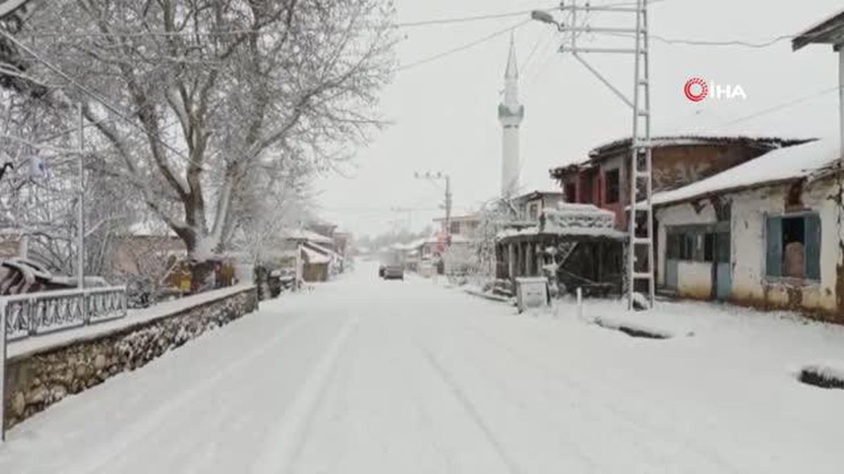 Bilecik'te kar kalınlığı 50 santimetreye ulaştı