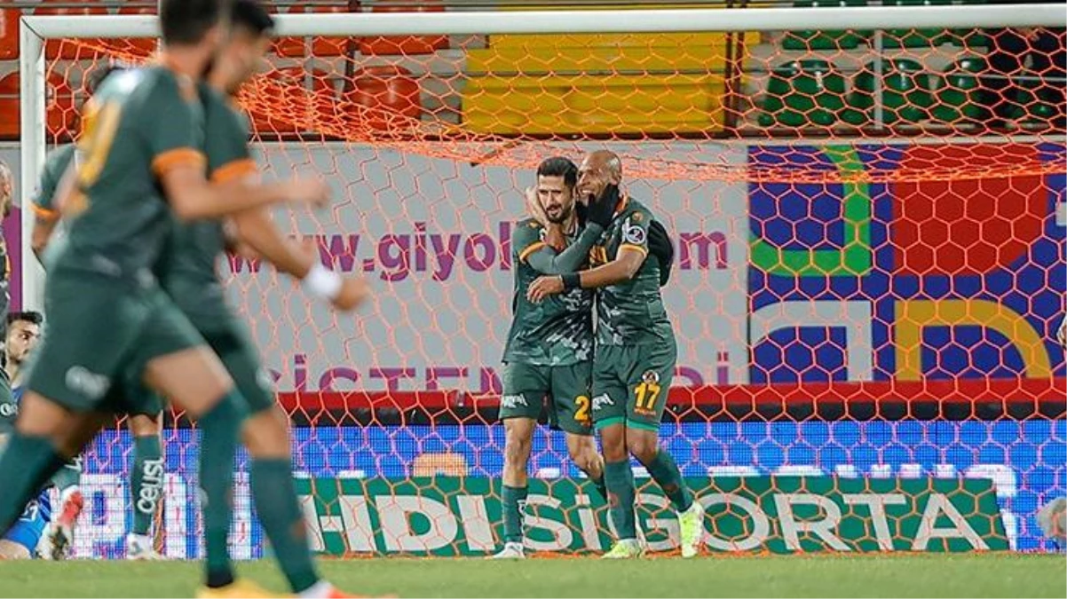 Alanyaspor, Hatayspor\'a gol oldu yağdı