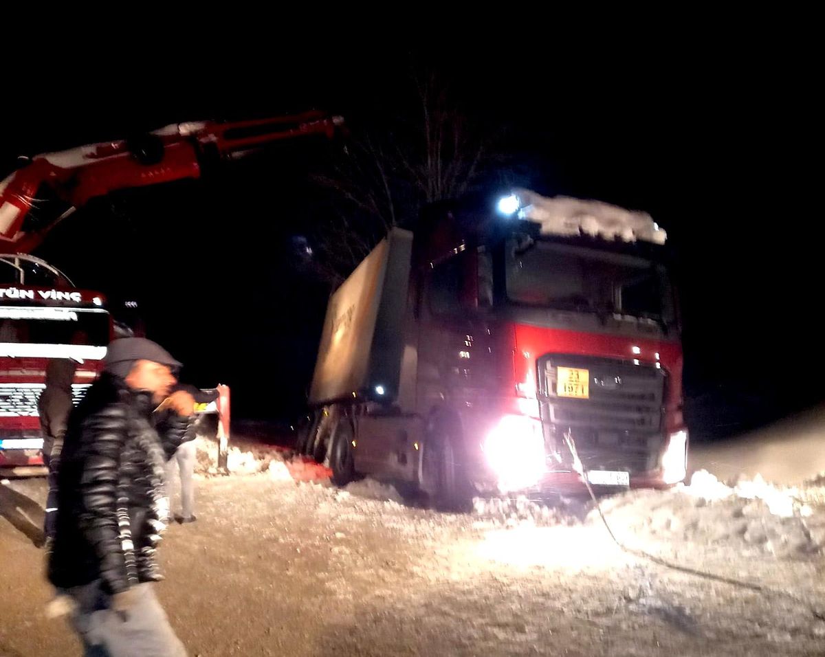 Çelikhan'a doğalgaz taşıyan tanker kurtarıldı
