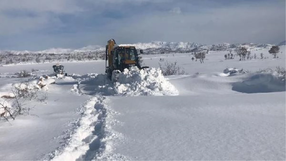 Diyarbakır\'da 703 kırsal mahalle yolu kardan kapandı (2)
