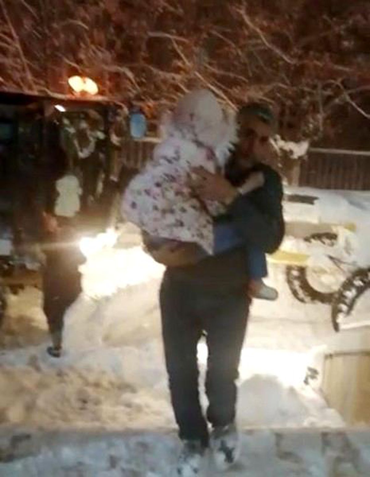 Diyarbakır\'da ekipler, aniden rahatsızlanan iki kız çocuğu için seferber oldu