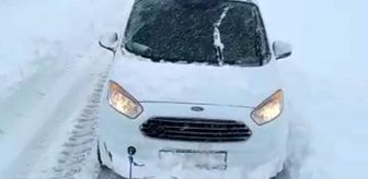 Son dakika haber... Diyarbakır'da yolda kalan polisleri vatandaş traktörüyle kurtardı