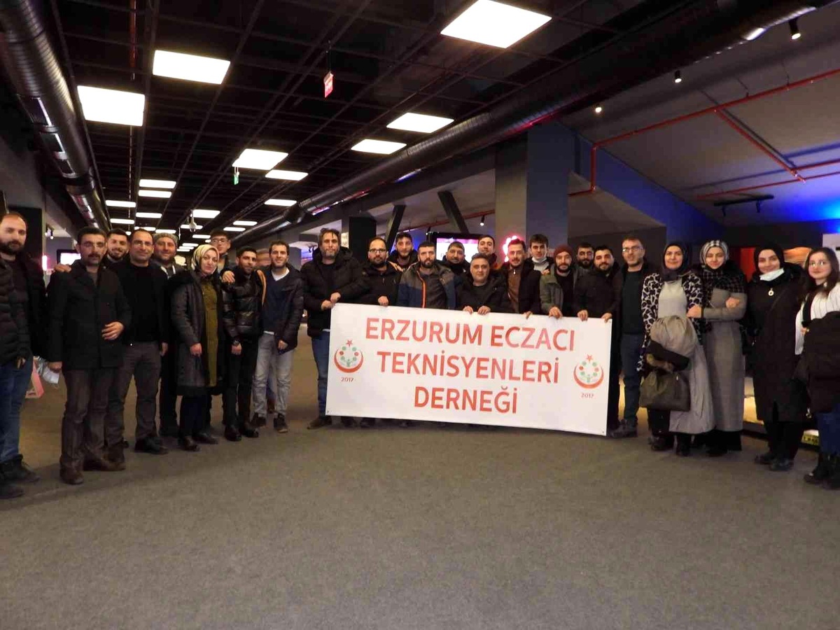 Eczacı teknisyenleri \'Kesişme: İyi ki varsın Eren\' filminde buluştu