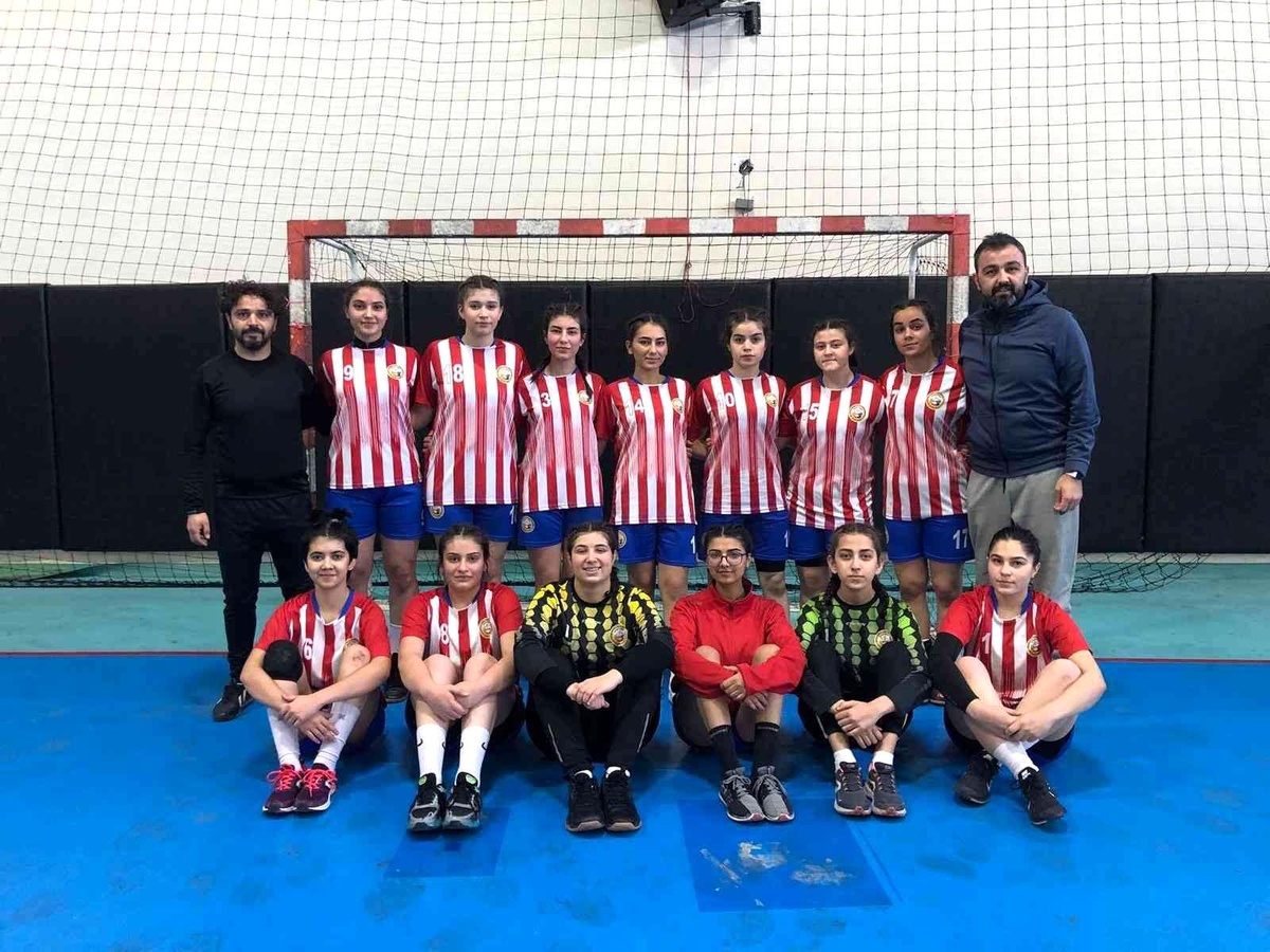 Son dakika haberleri: FMG Spor Lisesi yarı finale yükseldi